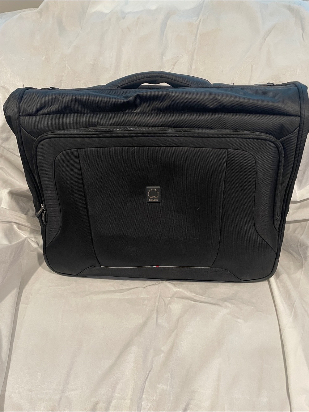 NWOT Delsey Paris Garment Gag W/ Tons of Storage B138